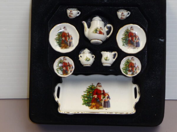 Miniature Dollhouse Size Porcelain Tea Set by Reutter - Image 2