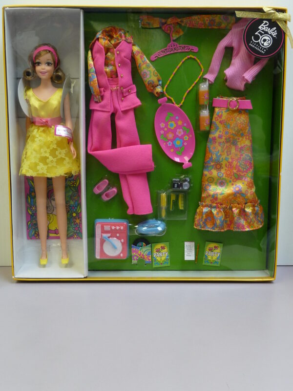 2008 Mattel Most Mod Party Becky Barbie Doll Gift Set #N5012 NRFB