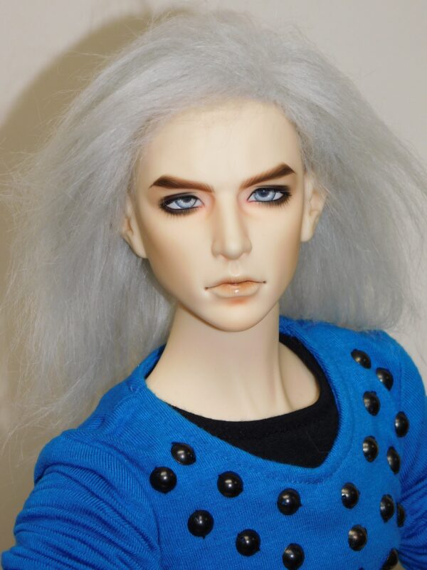 Up close view of 21.5” Soul Doll Male with blue eyes & greyish wig