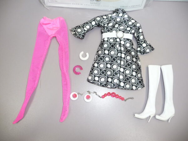 Mattel Pop Life Mod Ensemble - Image 3