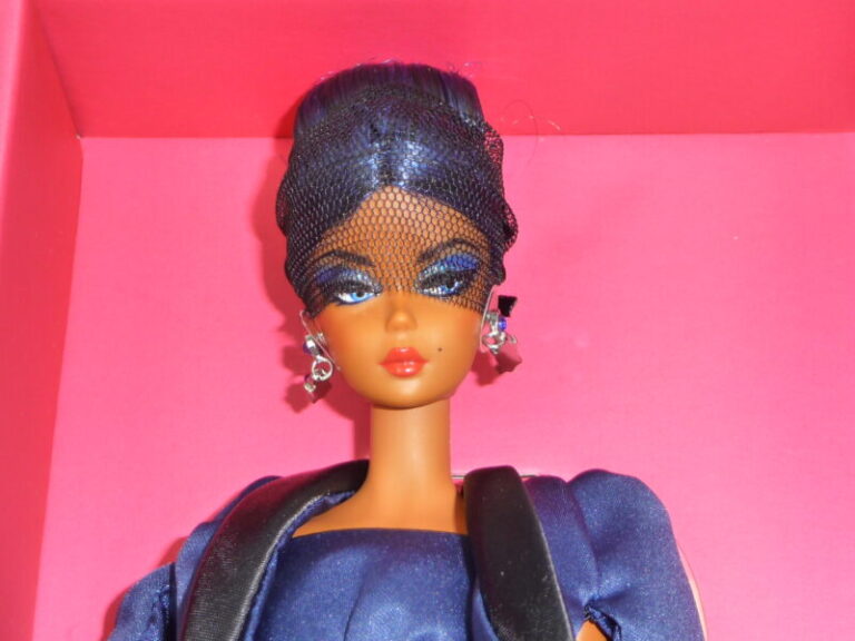 Barbie Silkstone 65th Anniversary - MISS VINYL BLOG - Poupées de collection