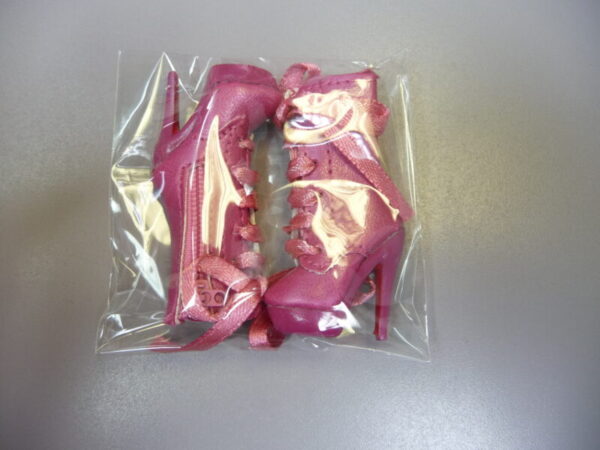Integrity, Serving Cake Keeki Adaeze Accessories - Image 3