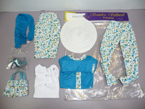 Sandra Stillwell Outfit, Gene Size