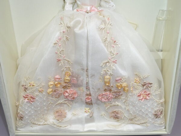 Silkstone Barbie Lady of the Manor - Image 4