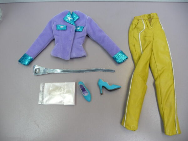 Integrity Jem & The Holograms, Video Montgomery Outfit