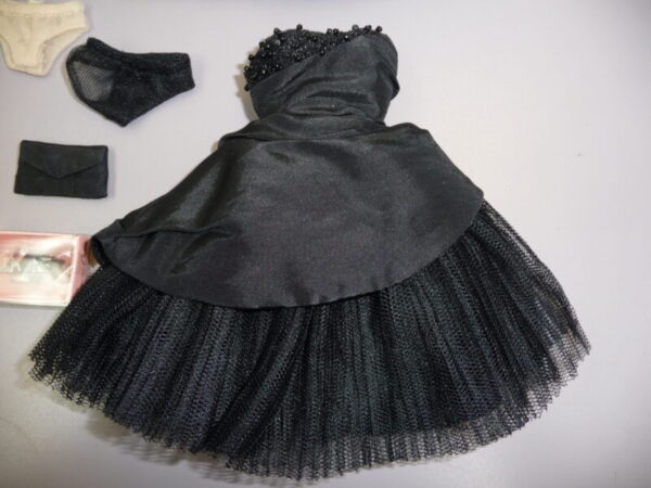 Dressmaker Details Couture Jolie en Noir Outfit - Image 3