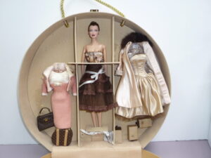 Integrity Haute Luxuries Veronique Perrin, Missing One Suitcase & Stand