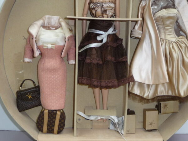 Integrity Haute Luxuries Veronique Perrin, Missing One Suitcase & Stand - Image 4