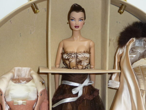 Integrity Haute Luxuries Veronique Perrin, Missing One Suitcase & Stand - Image 7