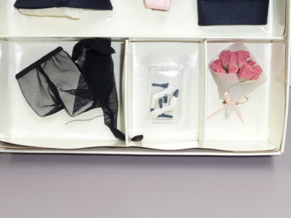 Silkstone Ensemble, Lunch at the Club, New in Box - Image 3