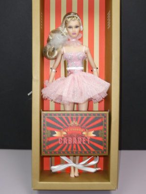 Integrity, L'Aerialiste Poppy Parker