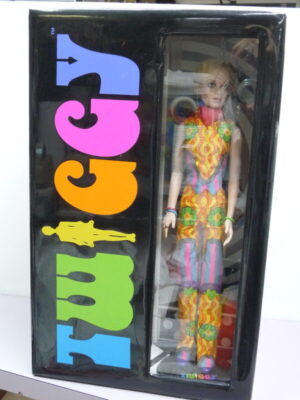 Franklin Mint Twiggy w/Trunk & Extra Outfit
